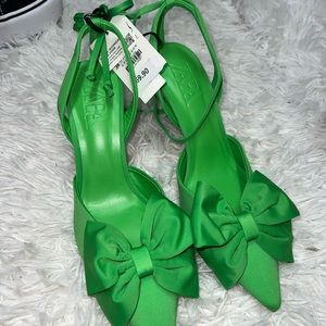 brand new Green Zara holiday heels with bow